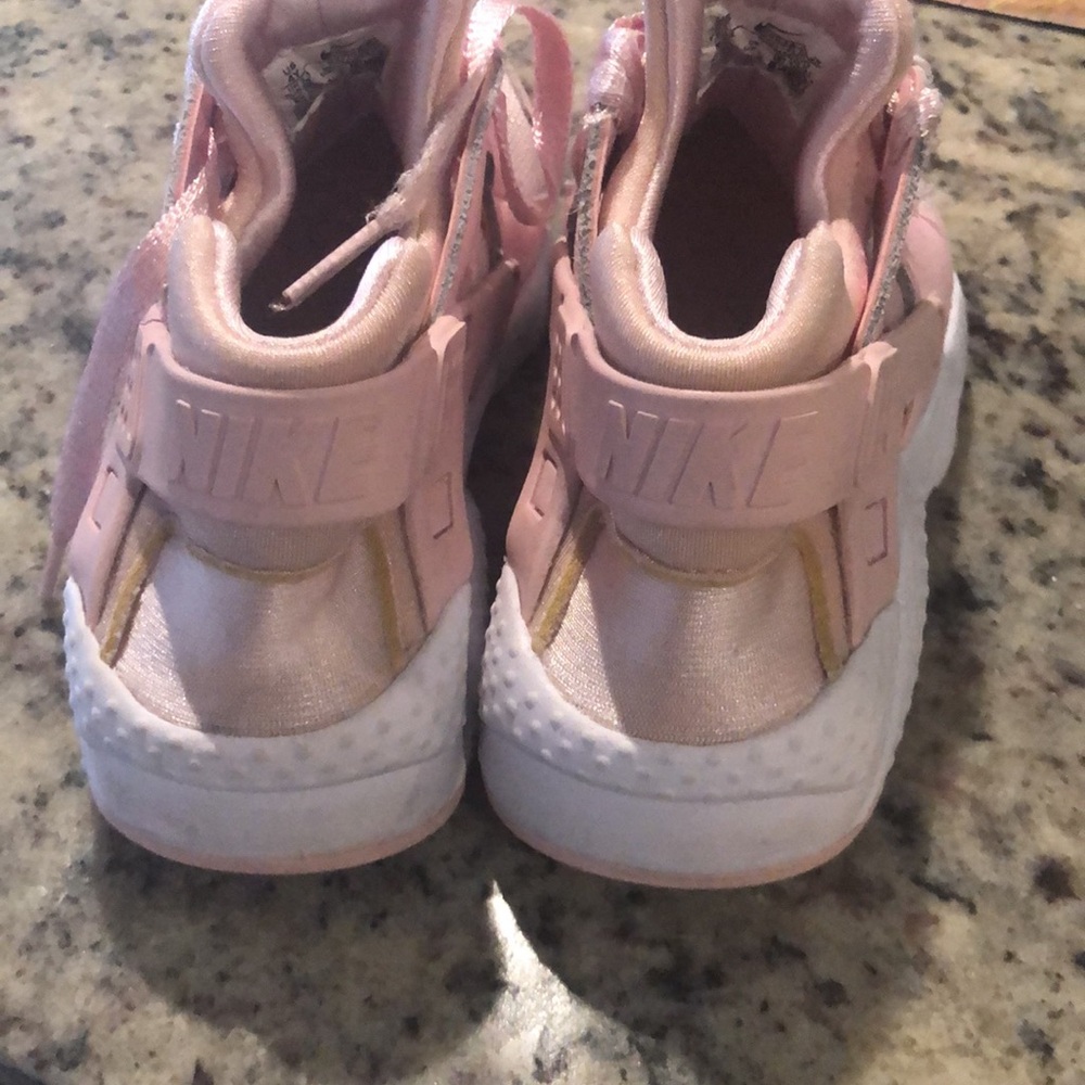 Nike #4 - Picture 3 of 4
